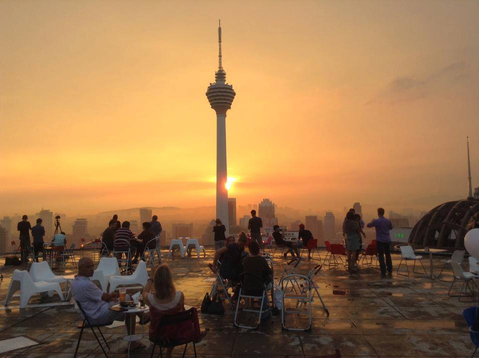 10 địa điểm hẹn hò trên cao đẳng cấp ở Kuala Lumpur 9 Heli lounge bar là một địa điểm hẹn hò trên cao ở kuala lumpur