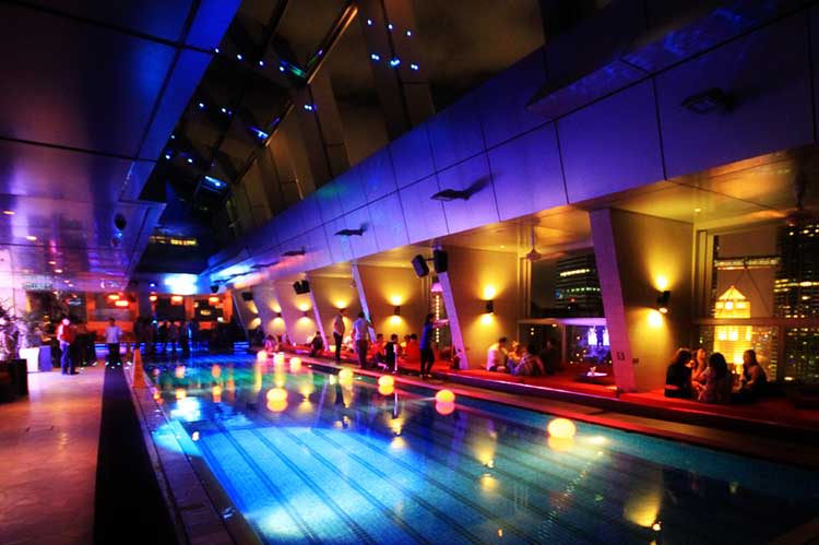 10 địa điểm hẹn hò trên cao đẳng cấp ở Kuala Lumpur 10 skybar là một địa điểm hẹn hò trên cao ở kuala lumpur