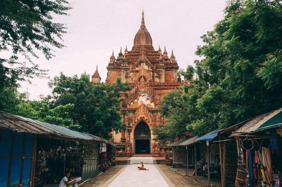 Ngắm Bình Minh Ở Bagan 16 du lịch bagan - chùa htilominlo nhìn từ phía trước