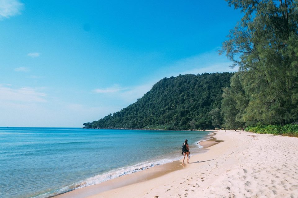 Koh Rong Samloem Trip 13 đi bộ dọc bãi biển robinson là kinh nghiệm đi samloem