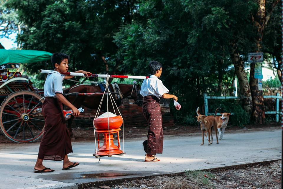 Nét đẹp con người ở Bagan Myanmar 8 con người ở bagan - những bé trai ở bagan