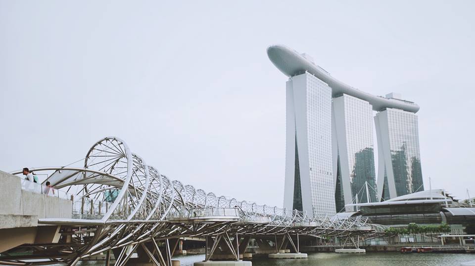 trải nghiệm singapore 4 ngày 3 đêm: helix bridge vào ban ngày
