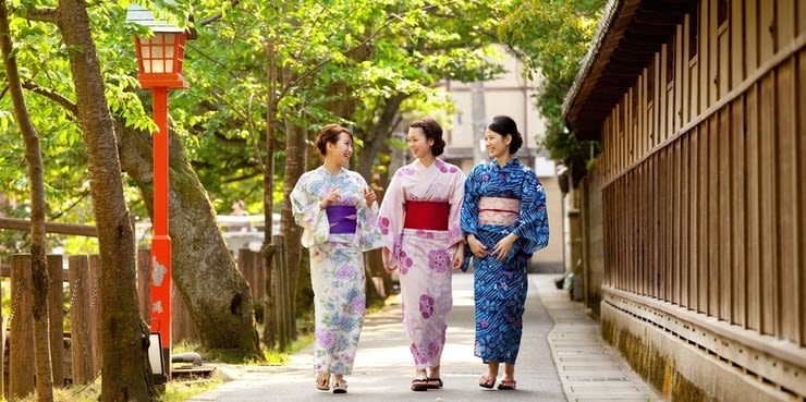 thuê yukata là một hoạt động đậm chất văn hóa trong lịch trình du lịch sapporo bằng JR Pass