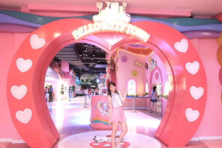ghé trị trấn hello kitty trong lịch trình du lịch singapore - malaysia cho gia đình