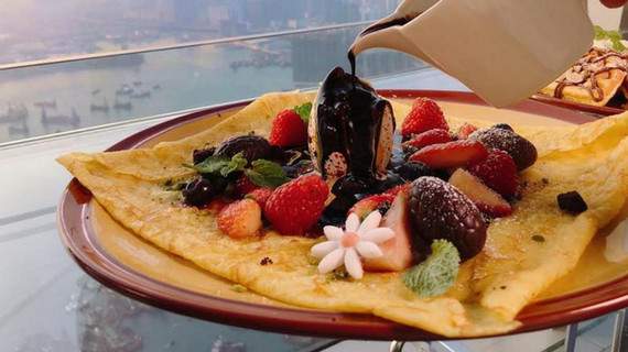 Bánh crepe trái cây tại cafe100 là một món ăn hong kong cần thử