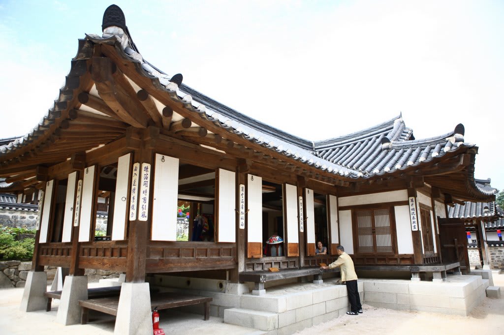 Bí kíp phá đảo công viên Namsan, khám phá tháp N Seoul 10 thăm làng cổ cách tháp N Seoul 30 phút đi bộ