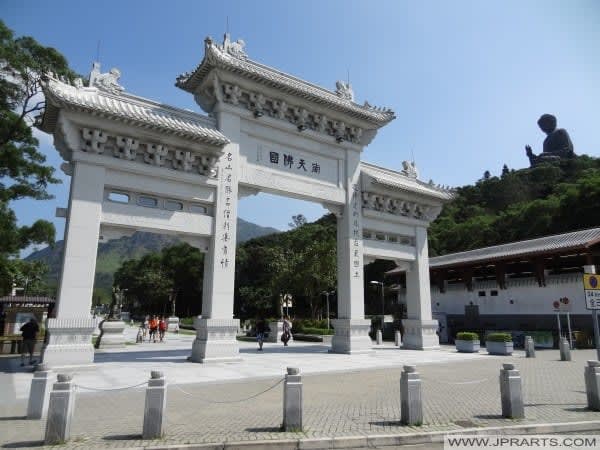 Du lịch tự túc Hồng Kông: trọn ngày khám phá cáp treo Ngong Ping 360 và đảo Lantau 25 quảng trường ngong ping là nơi đáng đi trong lịch trình khám phá ngong ping 360
