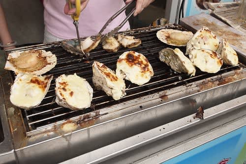 Du lịch tự túc Hồng Kông: trọn ngày khám phá cáp treo Ngong Ping 360 và đảo Lantau 30 ăn món ăn đường phố tại tai o trong chuyến đi khám phá ngong ping 360
