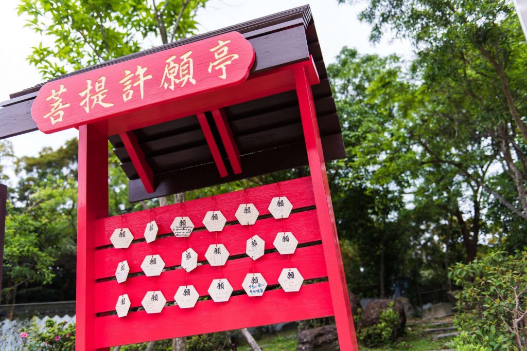 Du lịch tự túc Hồng Kông: trọn ngày khám phá cáp treo Ngong Ping 360 và đảo Lantau 9 viết điều ước trong chuyến đi khám phá ngong ping 360
