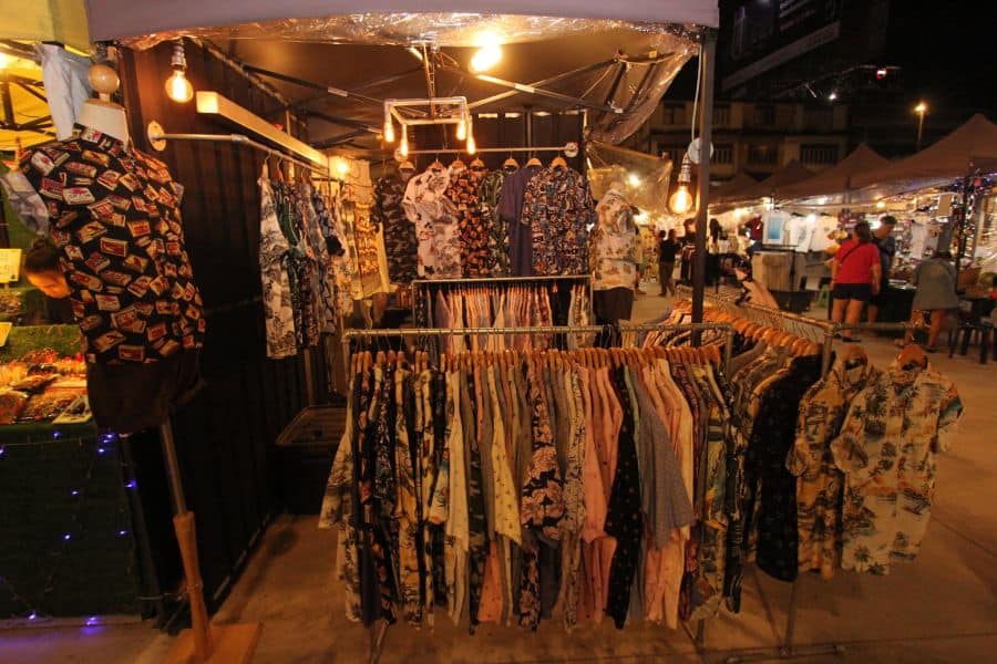 13 khu chợ đường phố bạn không nên bỏ lỡ khi đến Bangkok 24 mua sắm tại talad neon - một trong những khu chợ đường phố ở bangkok