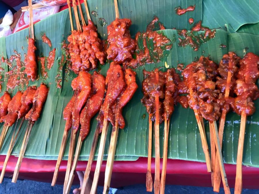 13 khu chợ đường phố bạn không nên bỏ lỡ khi đến Bangkok 26 ăn thịt nướng tại chợ ramkhamhaeng - một trong những khu chợ đường phố ở bangkok