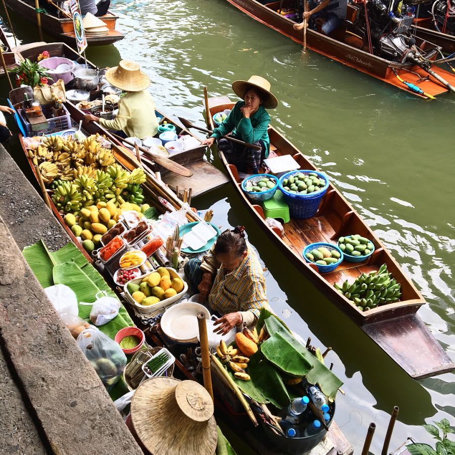 13 khu chợ đường phố bạn không nên bỏ lỡ khi đến Bangkok 8 chợ nổi damnoen saduak là một trong những khu chợ đường phố ở bangkok