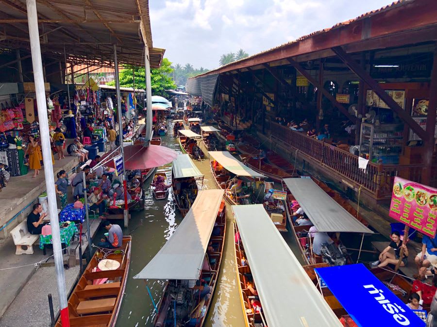 13 khu chợ đường phố bạn không nên bỏ lỡ khi đến Bangkok 9 mua sắm tại chợ nổi damnoen saduak, một trong những khu chợ đường phố ở bangkok