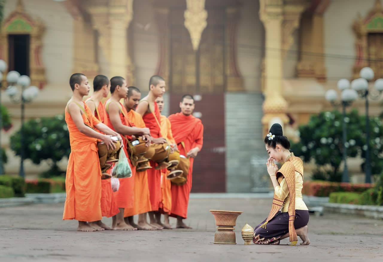 Cẩm nang du lịch hè Thái Lan một mình dành cho bạn nữ 8 du lịch thái lan một mình cho bạn nữ: sư thầy