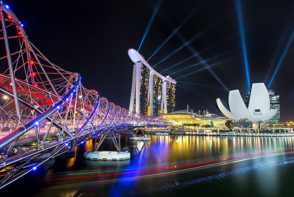 Những điểm đến lãng mạn các cặp đôi nhất định phải check-in khi đến Singapore 6 điểm đến cho các cặp đôi ở Singapore: nhạc nước tại marina bay sands