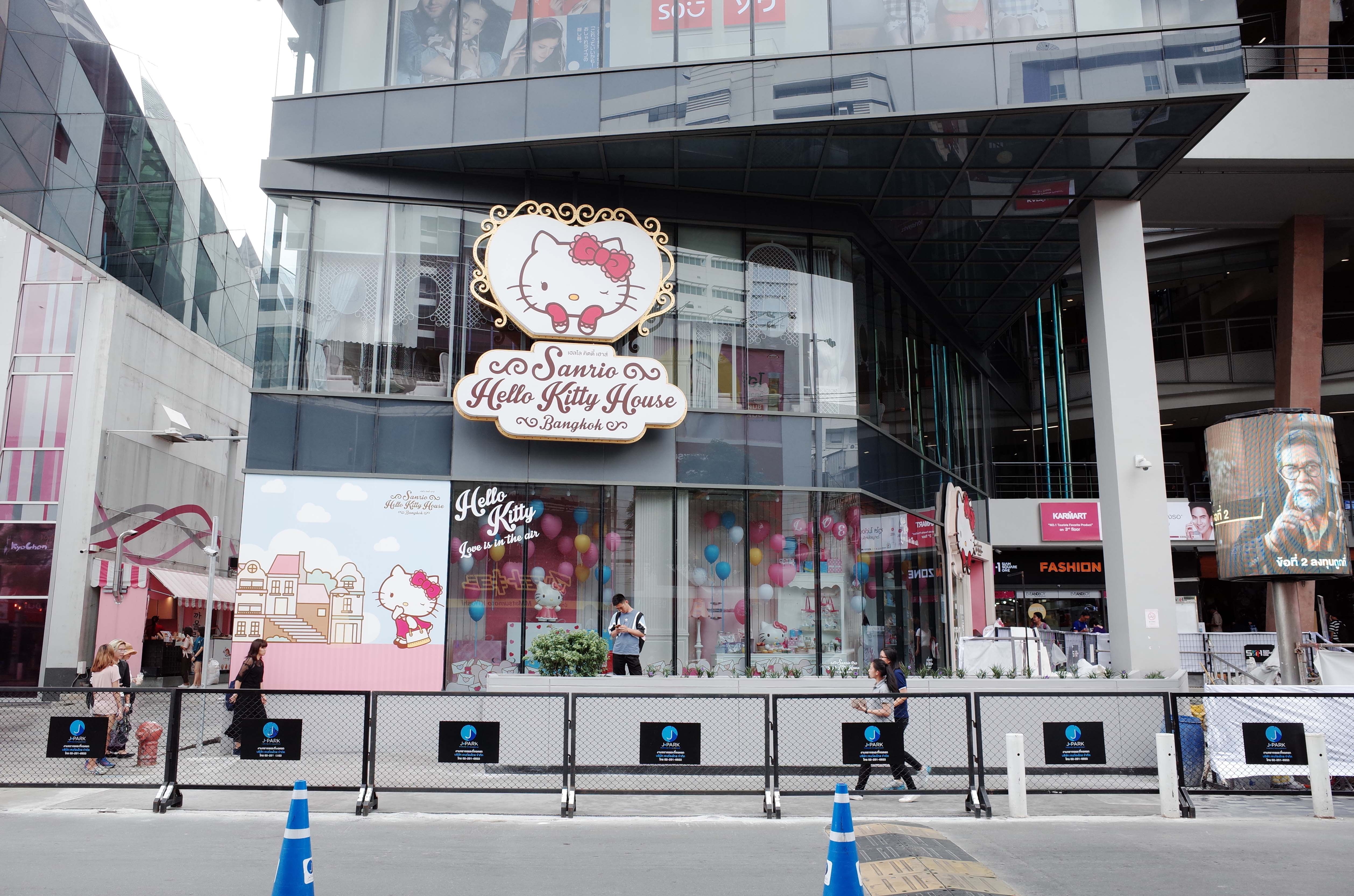 Sống lại thuở thơ bé tại Hello Kitty House ở Bangkok 2 Toàn cảnh Sanrio Hello Kitty House tại Siam Square One