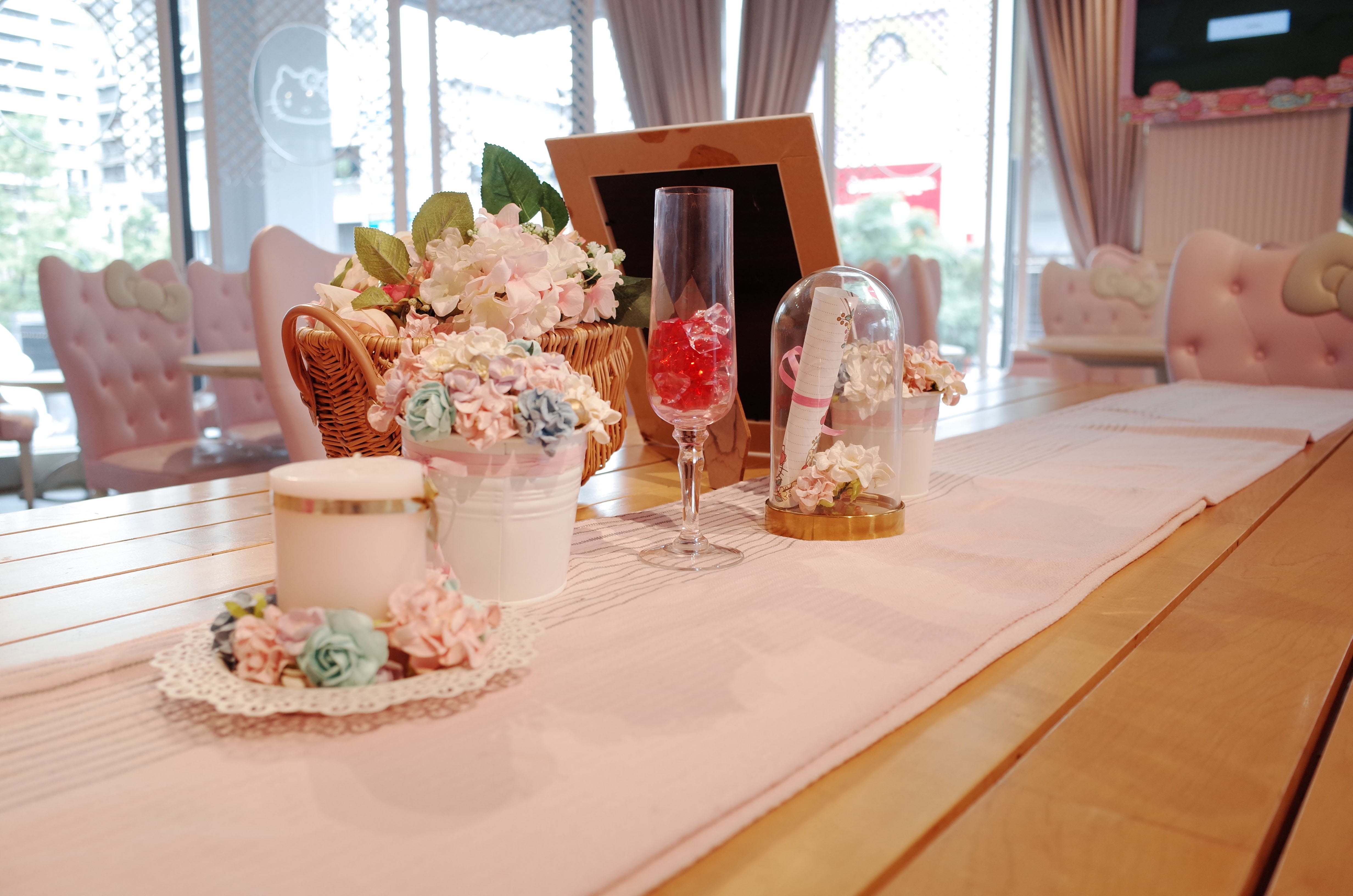 Sống lại thuở thơ bé tại Hello Kitty House ở Bangkok 12 bàn tiệc tại hello kitty house