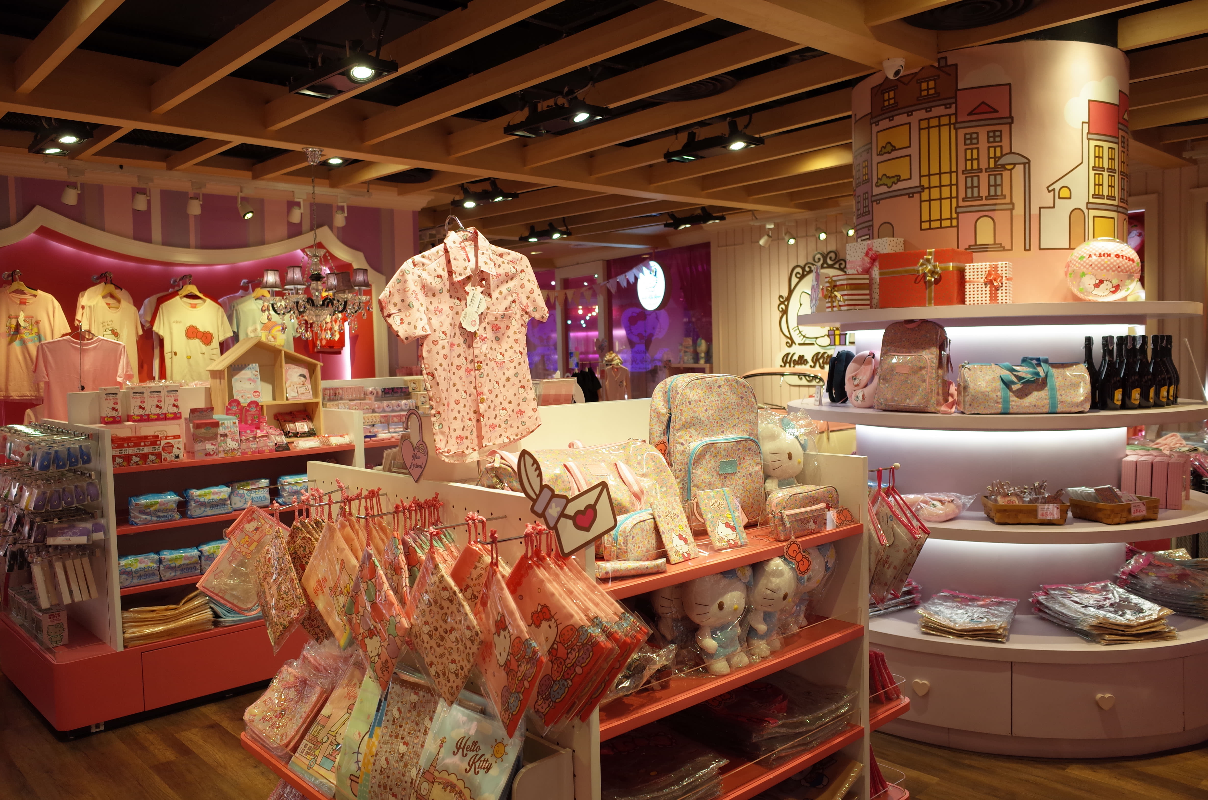 Sống lại thuở thơ bé tại Hello Kitty House ở Bangkok 4 quầy bán quà lưu niệm hello kitty house bangkok