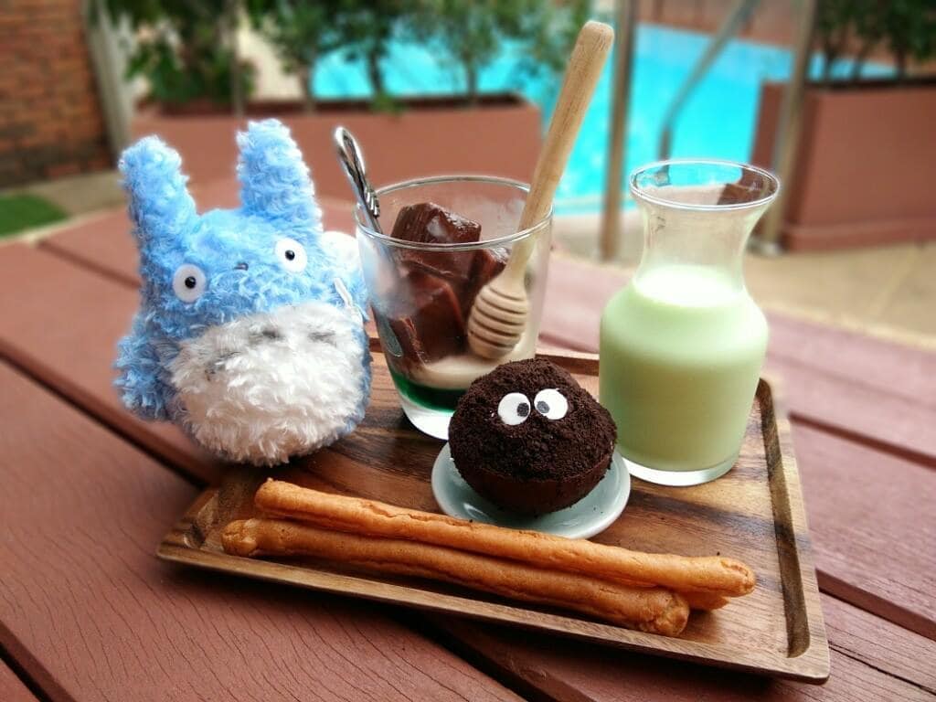 Trở về tuổi thơ với nhà hàng theo chủ đề Totoro đầu tiên tại Bangkok 6 thức uống và bánh ngọt của may's garden house