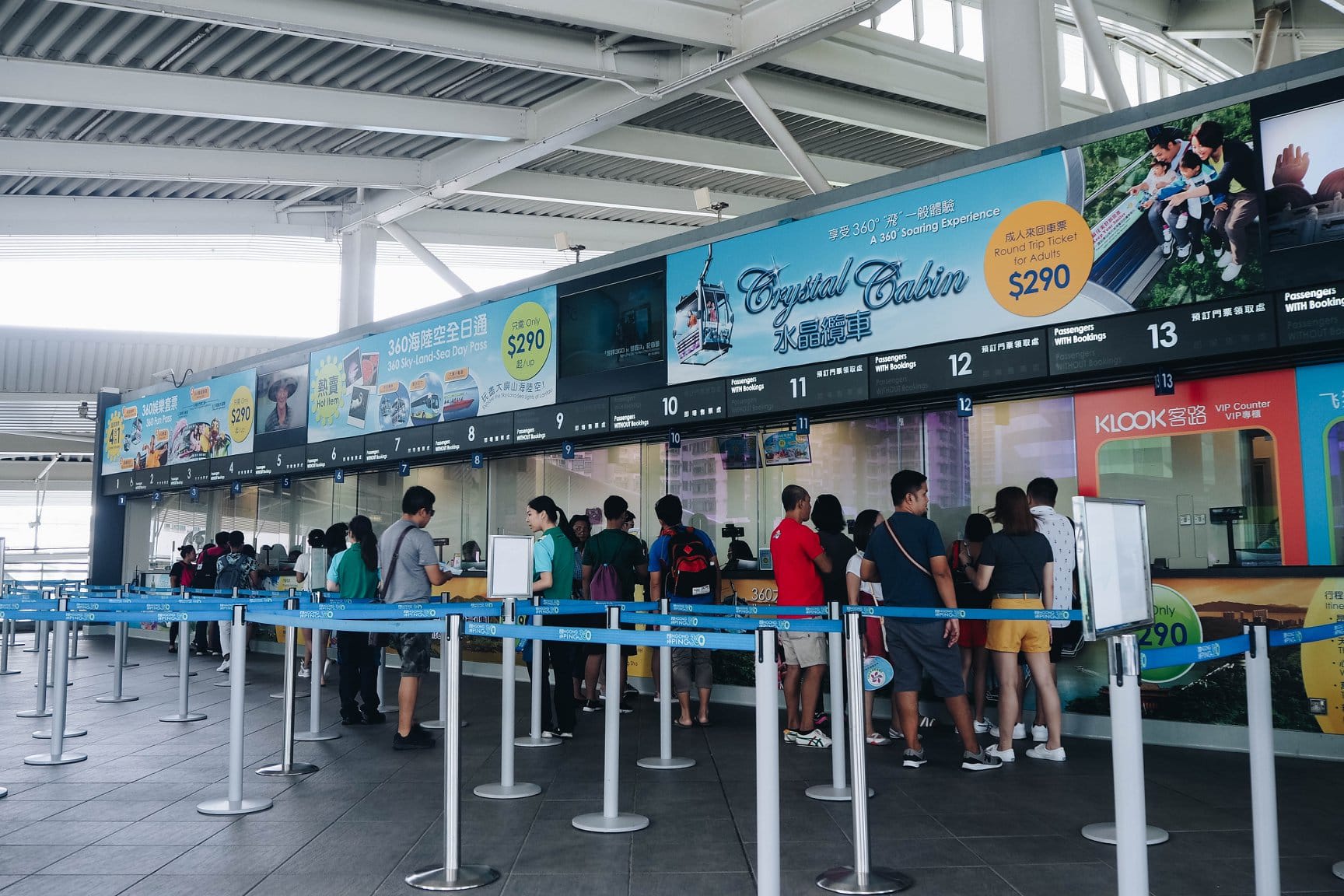 xếp hàng đi ngong ping 360
