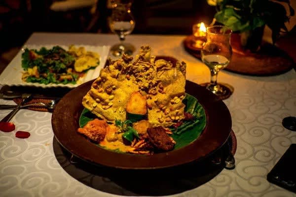 Không chỉ có thiên đường biển đảo Bali, Indonesia còn gì thú vị? 26 món cơm kèm thịt gà và thịt bò