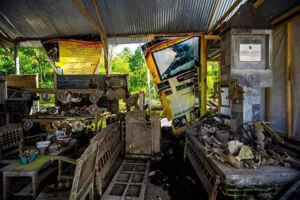 Không chỉ có thiên đường biển đảo Bali, Indonesia còn gì thú vị? 8 ngôi làng bị phá hủy bởi núi lửa ở indonesia