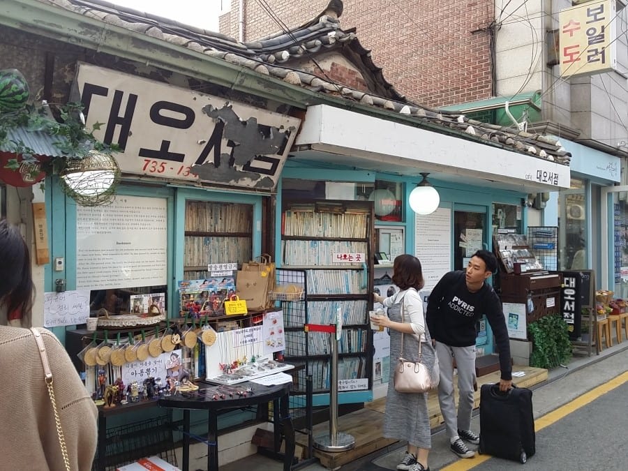 dạo chơi ở khu seochon