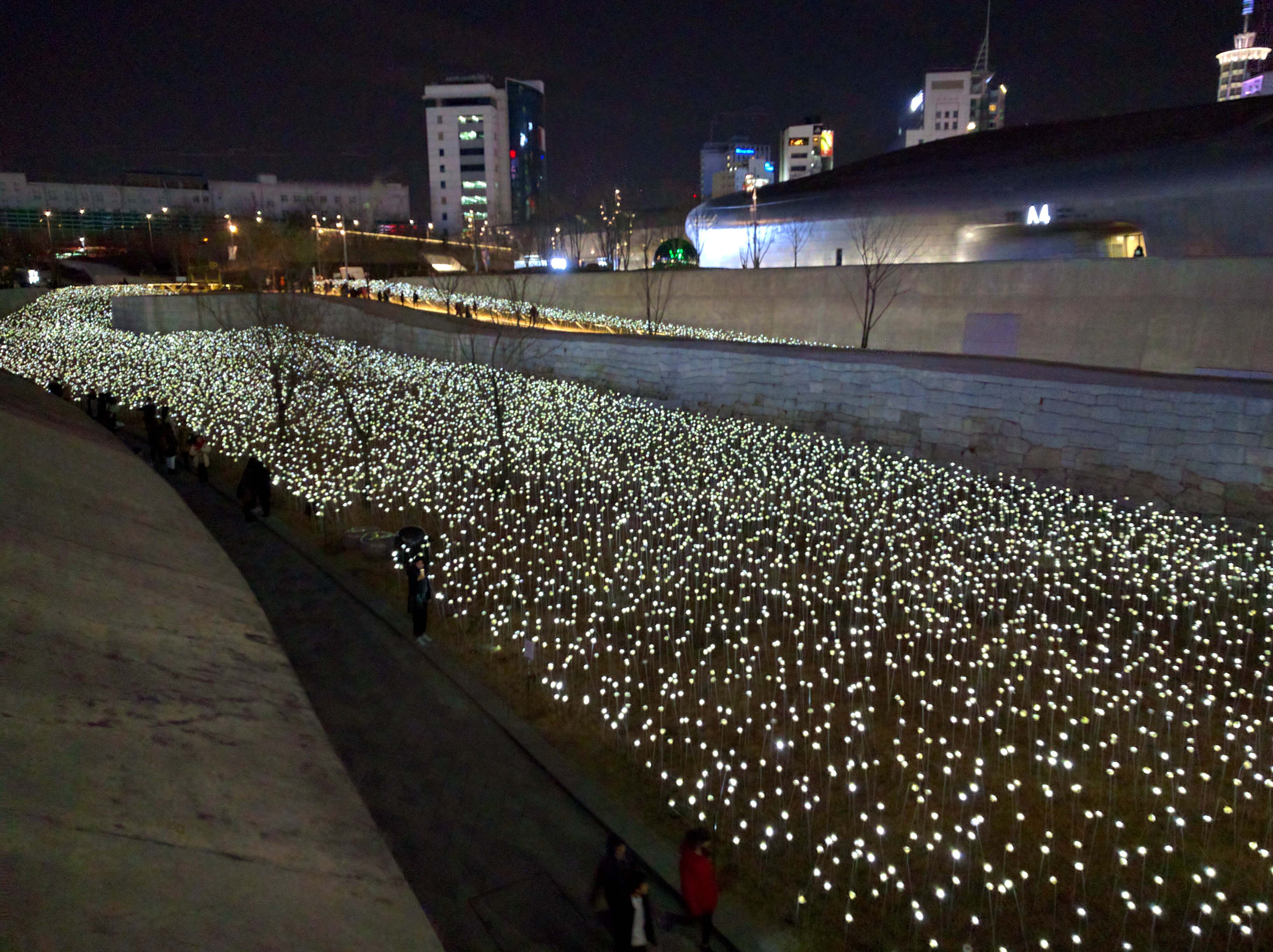 Bí Kíp “oanh Tạc” 7 Chợ Đêm Hàn Quốc 17 triển lãm về đêm tại dongdaemun design plaza