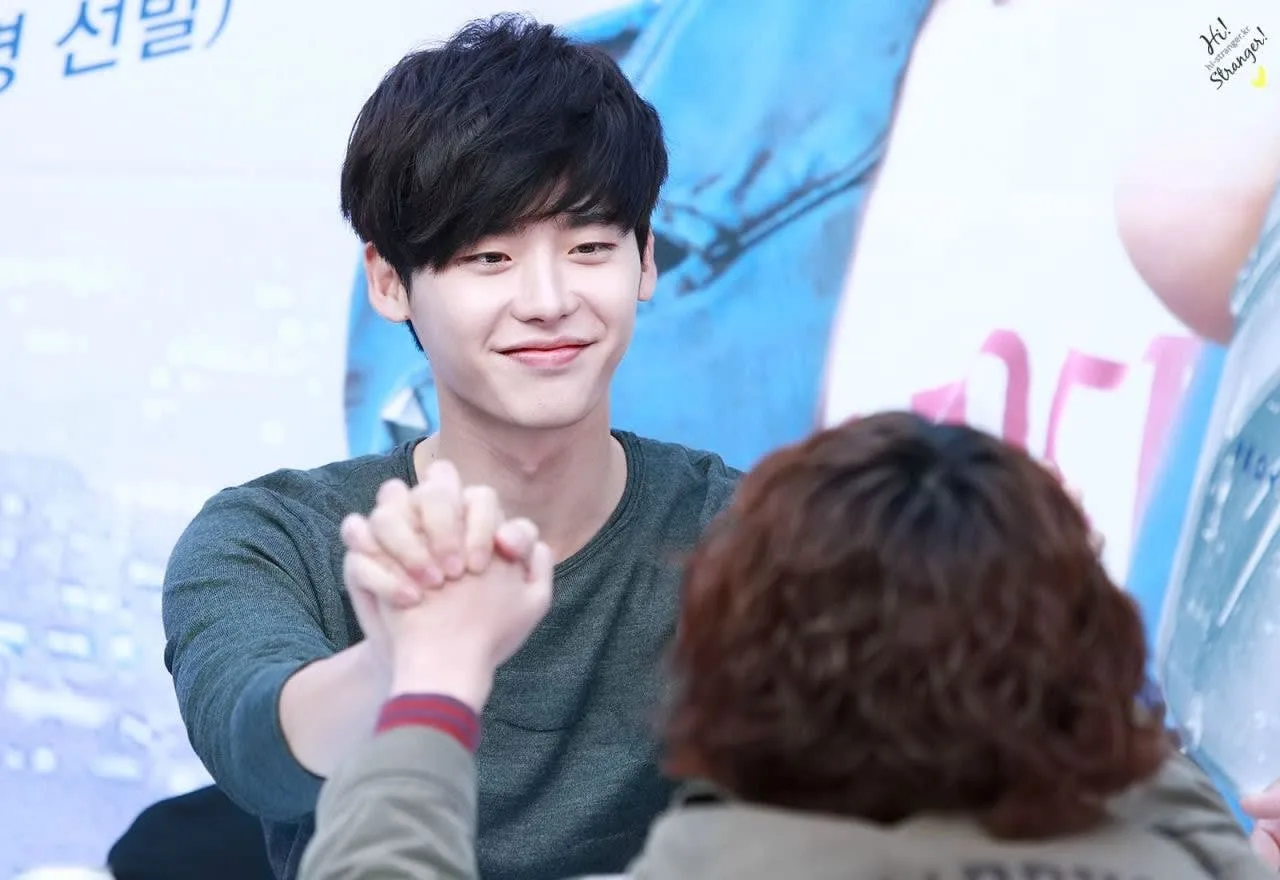 Cẩm nang du lịch tự túc Hàn Quốc dành riêng cho tín đồ K-pop 18 chạm tay thần tượng lee jongsuk