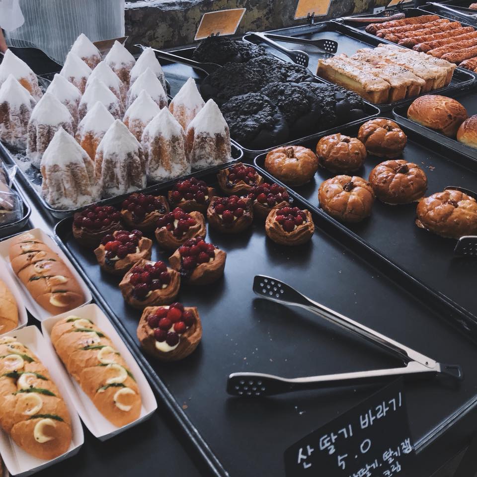 Check-in triệu like tại 5 tiệm cà phê siêu HOT ở Seoul 9 các loại bánh mì nướng tại cafe onion
