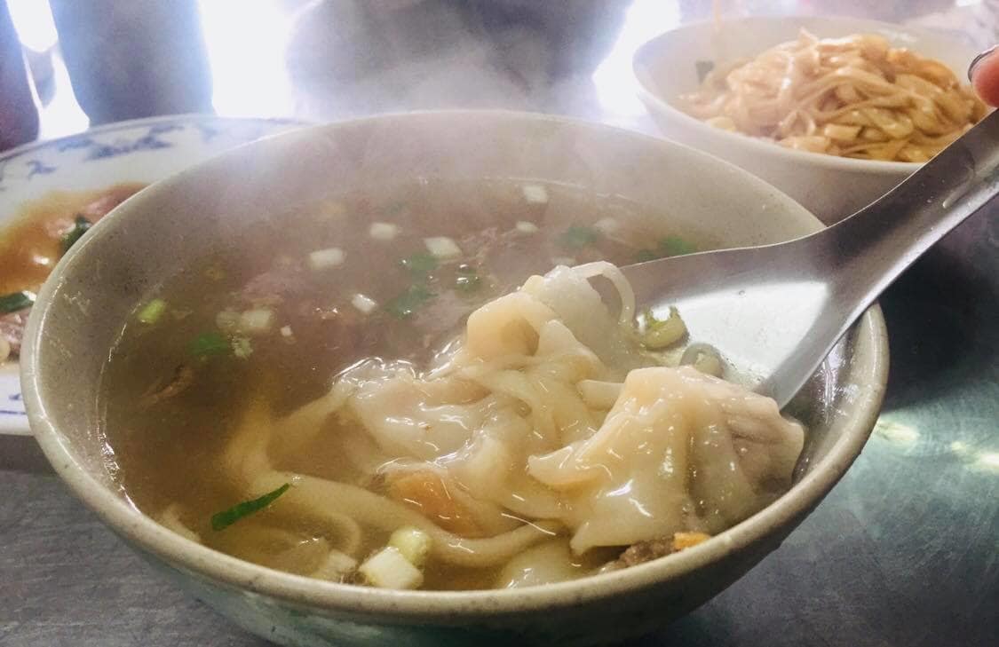 mì hoành thánh tại phố ẩm thực kỳ sơn