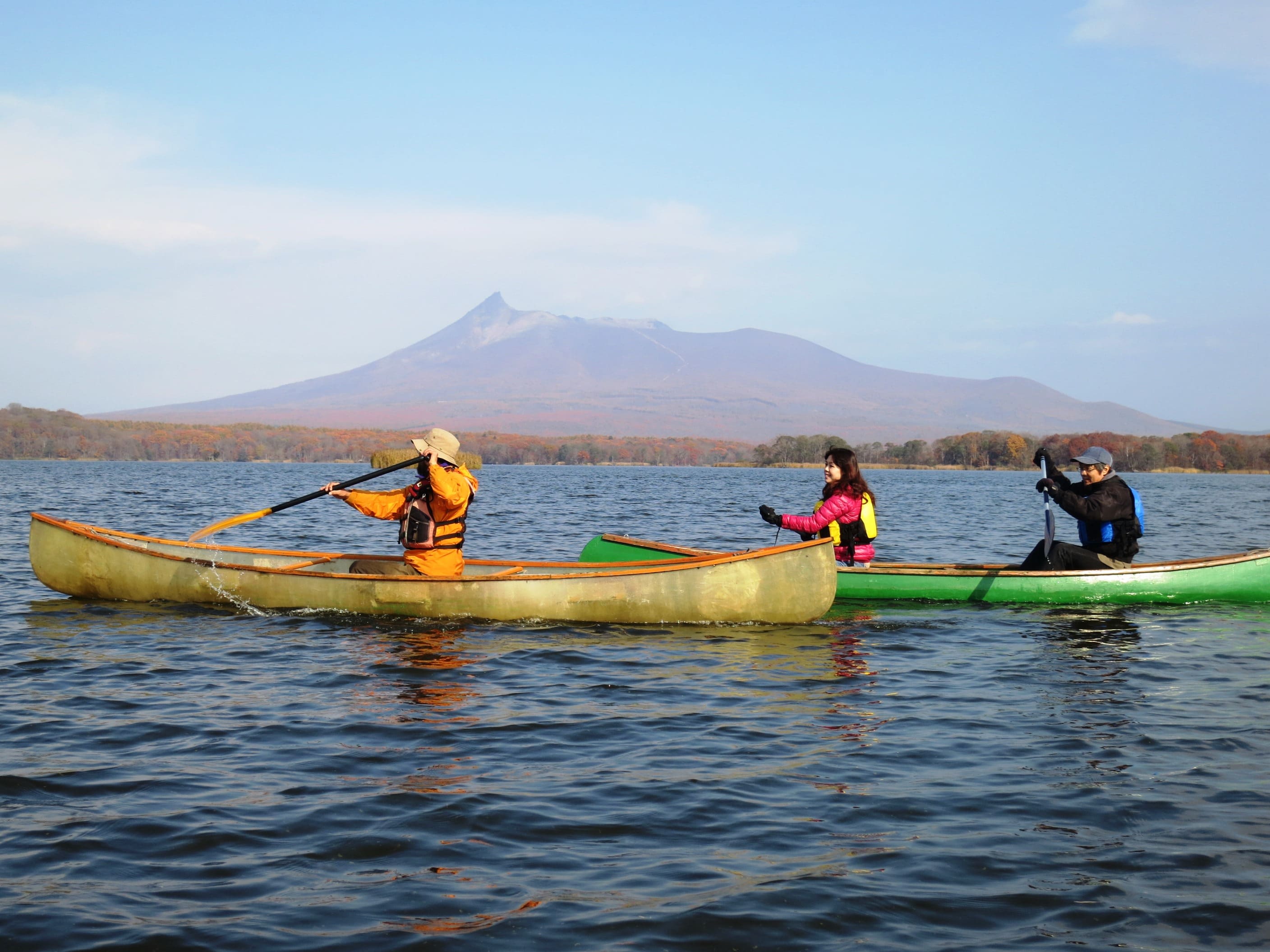 Hướng dẫn chi tiết đi chiêm ngưỡng lá phong Hokkaido 11 chèo xuồng ở công viên onuma