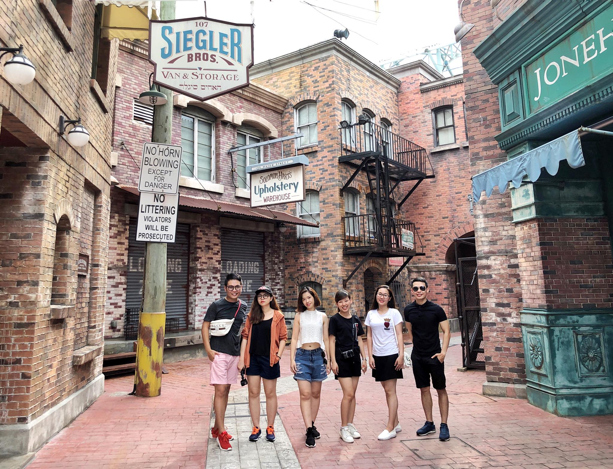 chụp hình phía trong universal studios singapore