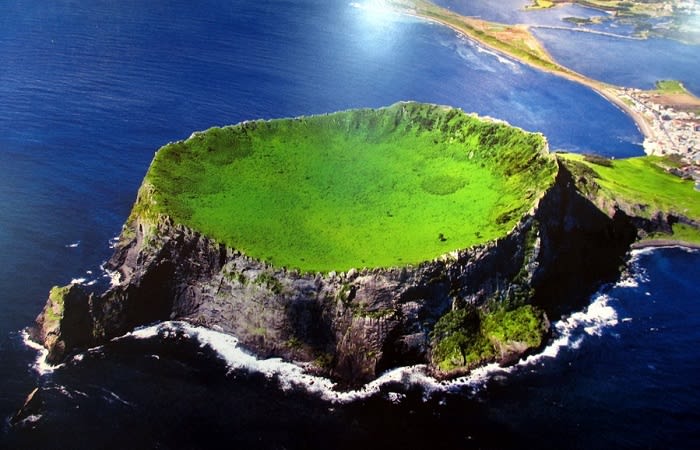 Bản đồ du lịch đảo Jeju cho bạn thoả thích tự do khám phá 5 ngày 4 đỉnh núi seongsan nhìn từ trên cao