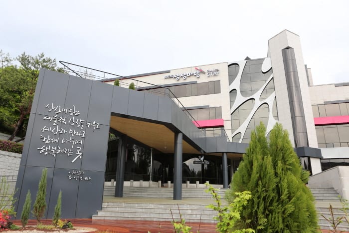 Tận hưởng sự lãng mạn của mùa thu tại Chuncheon, Hàn Quốc 12 trung tâm nghệ thuật KT&G Sangsangmadang Chuncheon