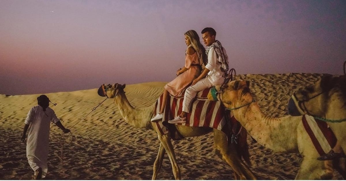Cùng người yêu khám phá Dubai thật lí tưởng và lãng mạn 2 cưỡi lạc đà trên sa mạc dubai