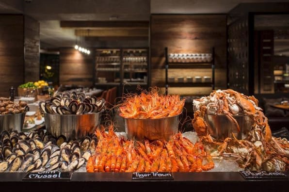 Cuộc chiến ẩm thực giữa 5 nhà hàng Buffet nổi tiếng ở Thái Lan! 2 cuoc chien am thuc giua 5 nha hang buffet noi tieng o thai lan1