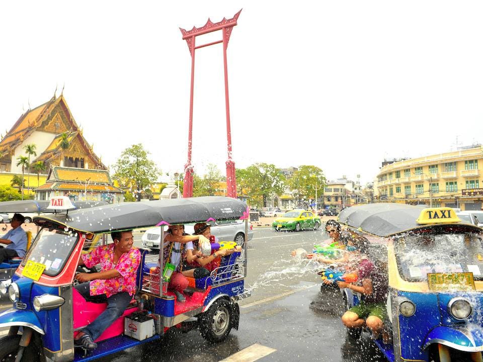 Bỏ túi 5 địa điểm có thể “quẩy” hết mình tại lễ hội Songkran Thái Lan 6 tan huong le hoi te nuoc noi tieng songkran o thai lan1