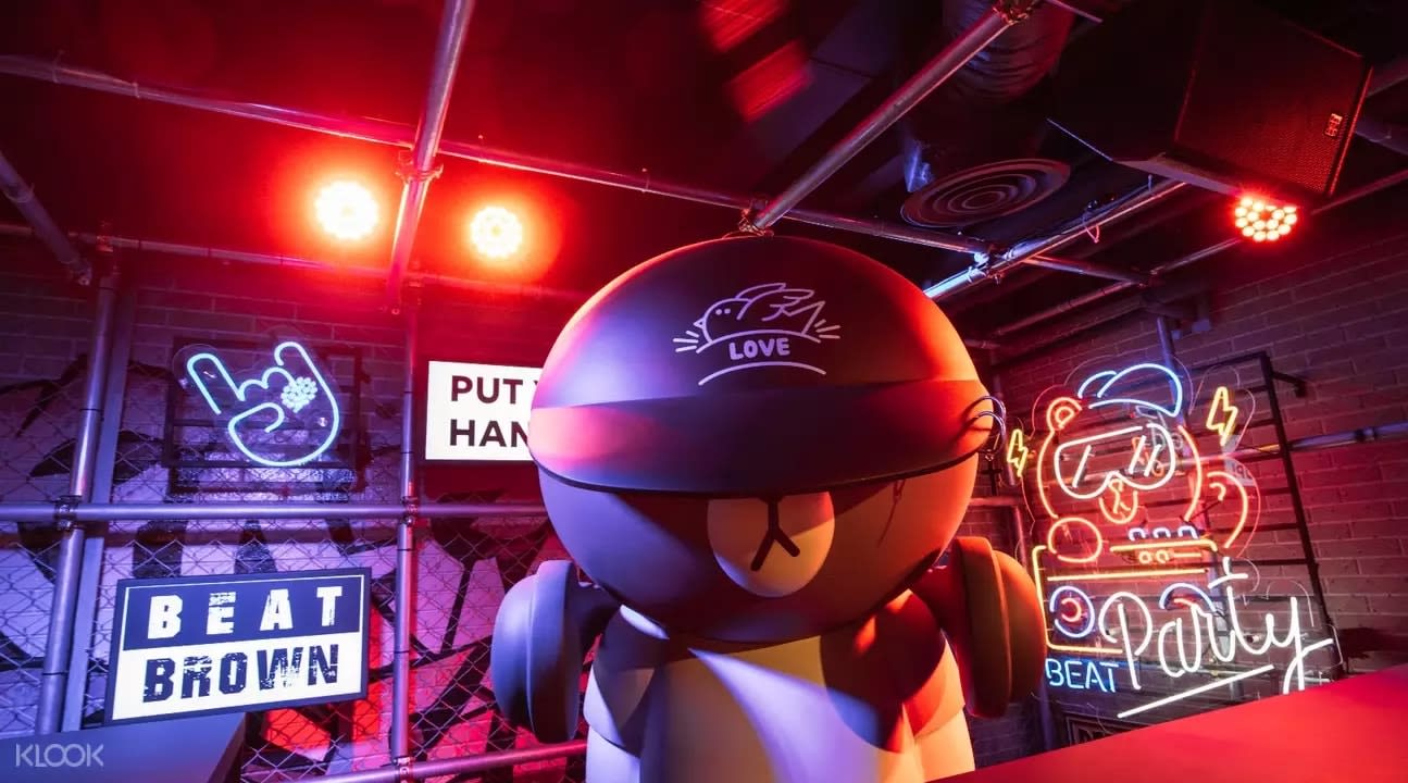 Beat Brown room at LINE Village Bangkok