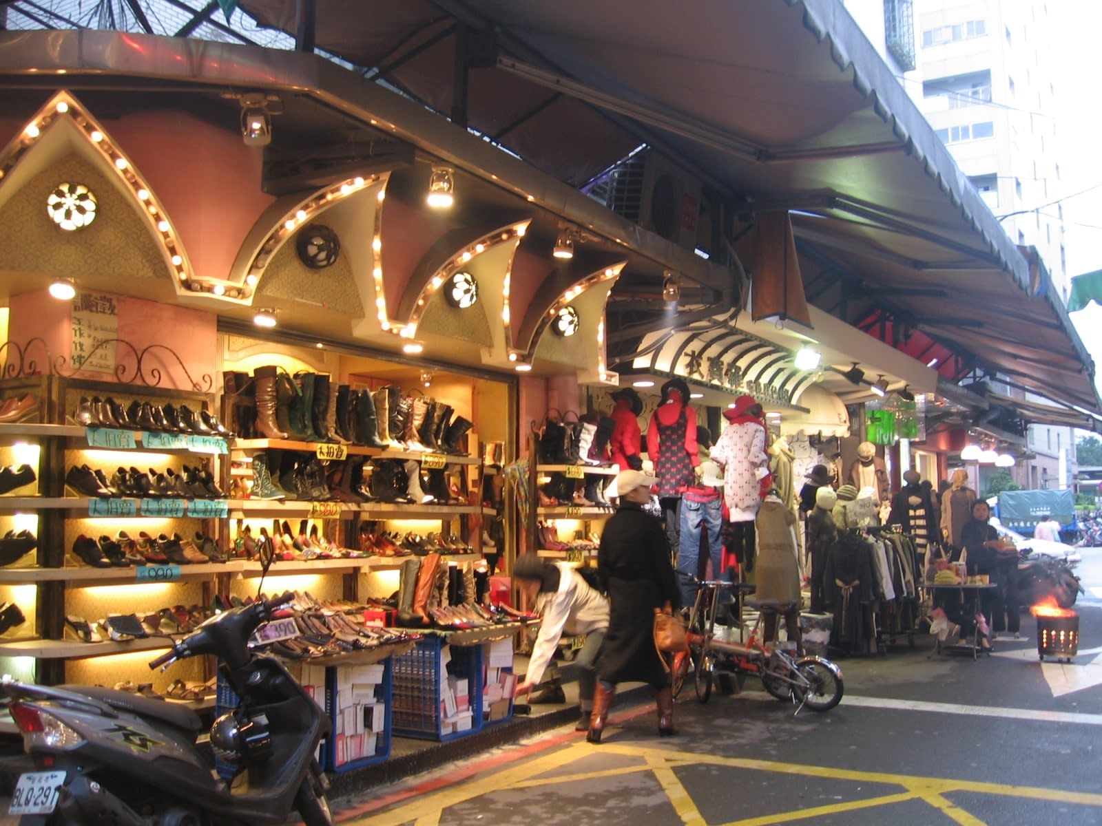 10 Best Taipei Shopping Malls And Markets For Intensive Retail Images, Photos, Reviews