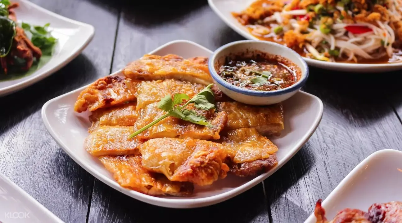 Fried chicken at Khunn Zap Der