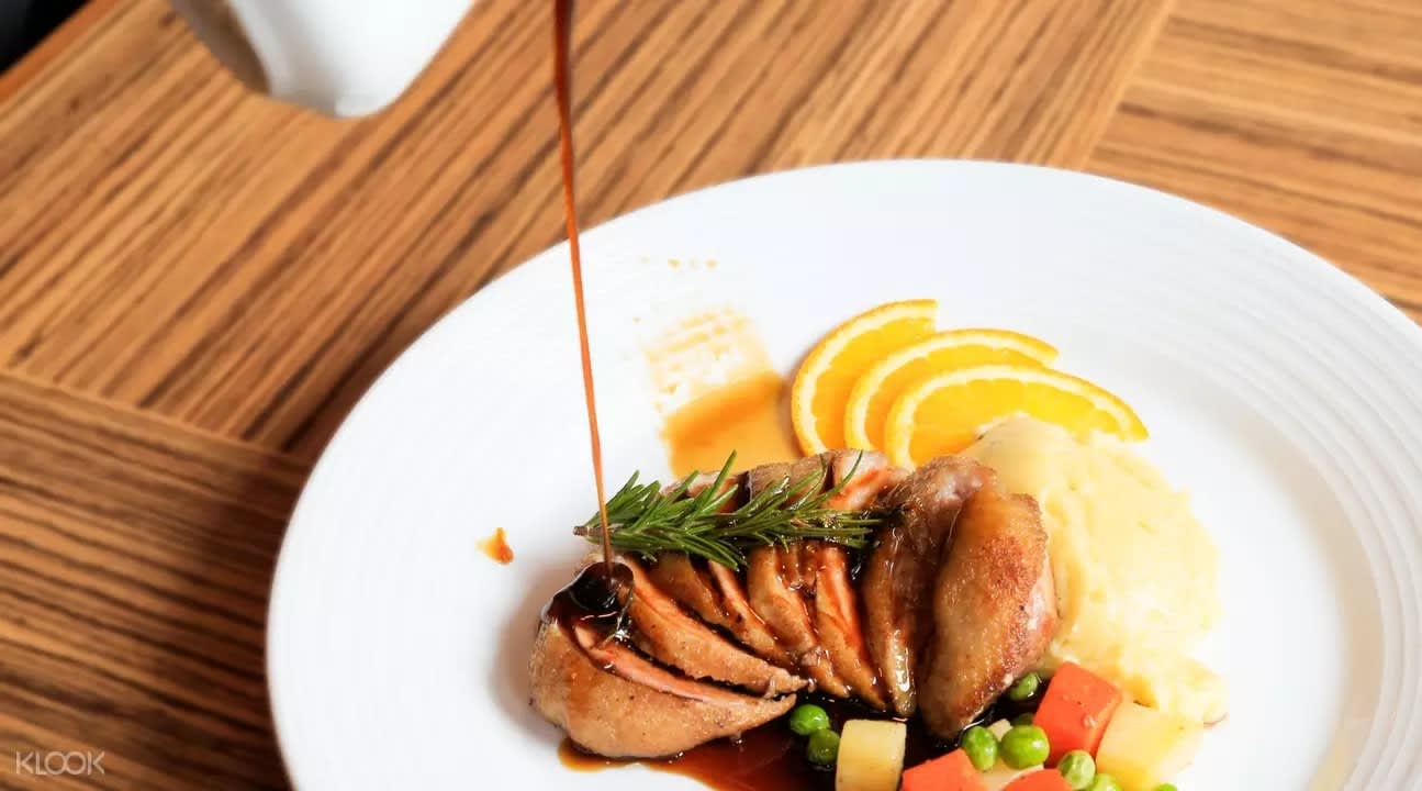 Roast chicken at 180° Sky Lounge