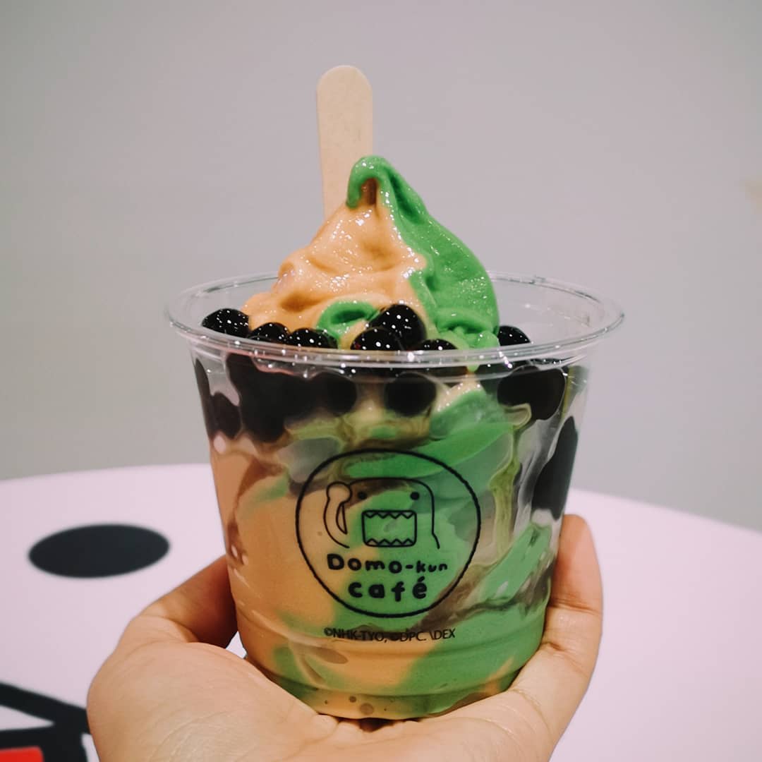 Domo soft serve with tapioca pearls