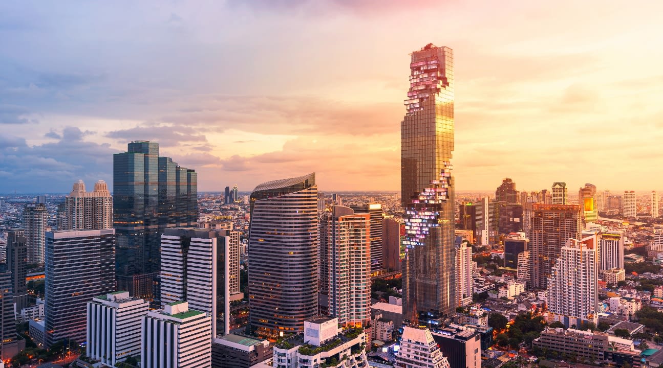 Makanakhon Skywalk skyline