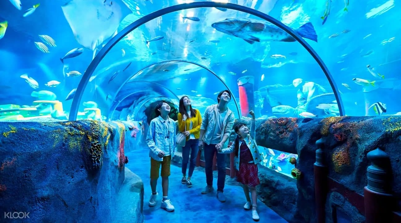 sealife tunnel