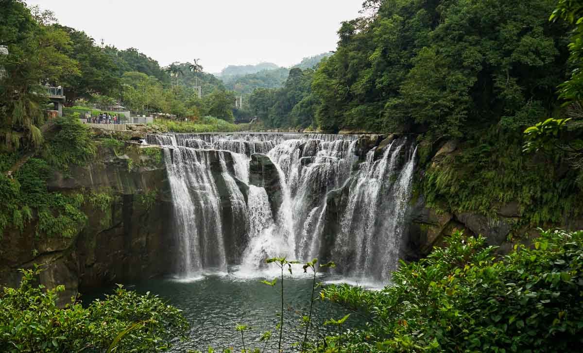 shifen waterfall