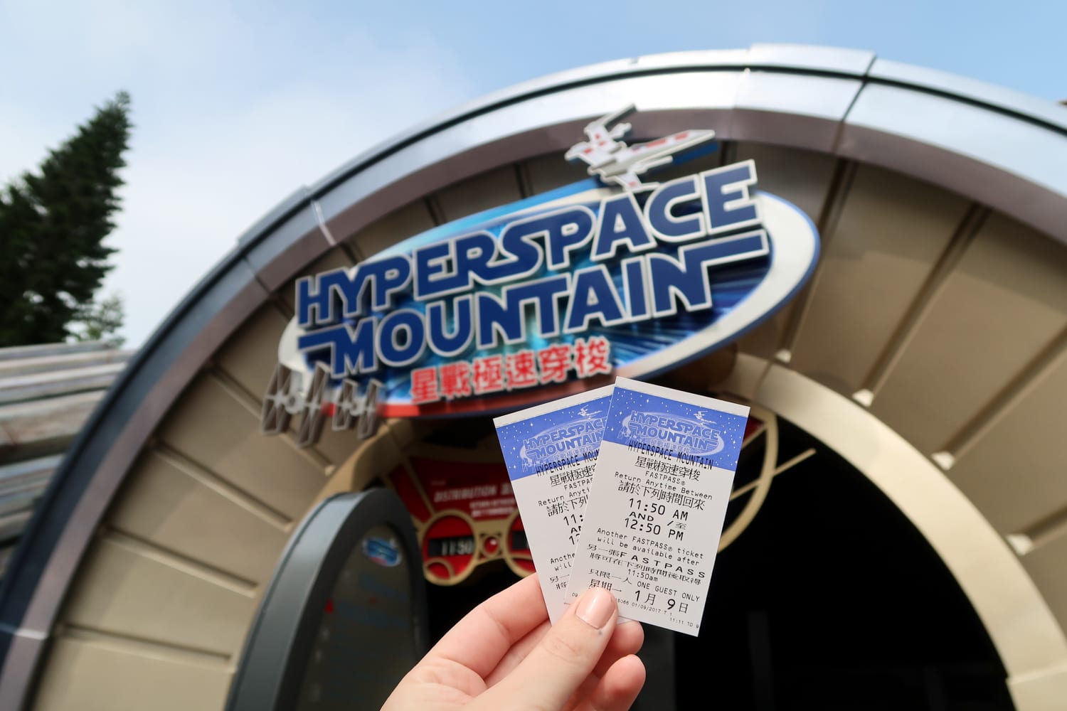 Hong Kong Disneyland Guide YOURS TO EXPLORE