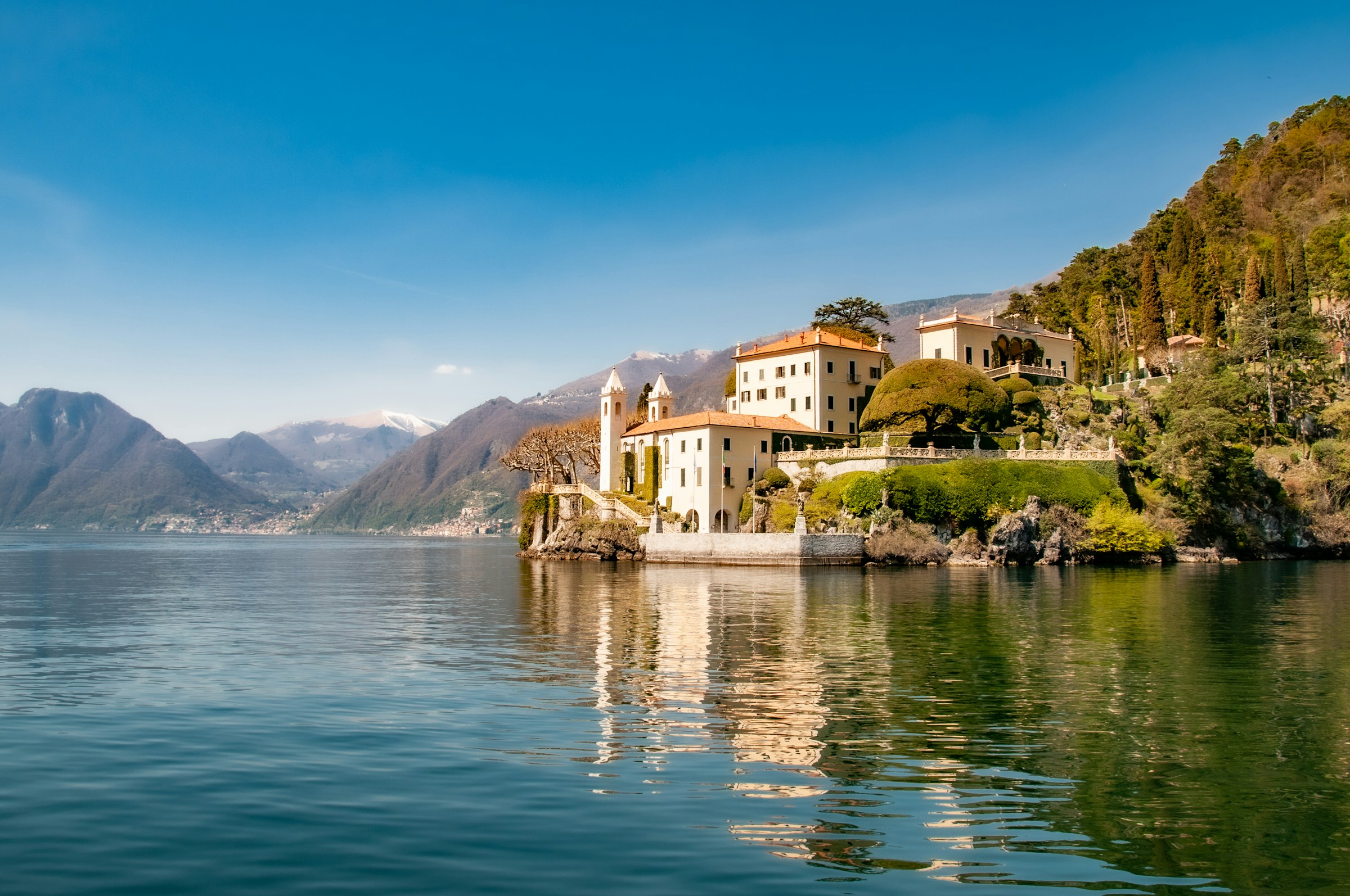 An picturesque panoramic view of Lake Como