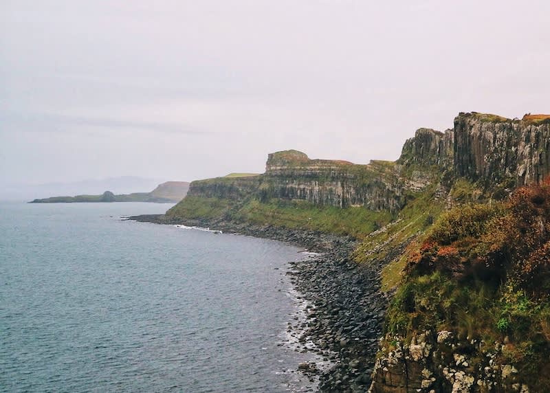 天空島上的裙岩紋理，與蘇格蘭裙的皺褶很類似。Photographer | Serina Su