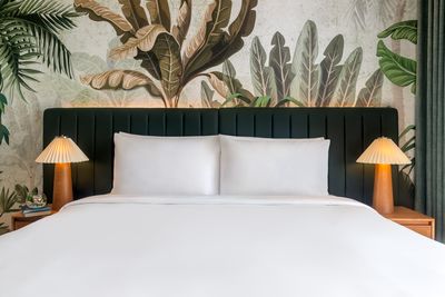 1 Deluxe Plaza View at Yas Plaza Mangroves by IHG